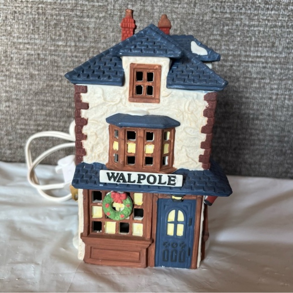 Department 56 Dickens Village Series "WALPOLE TAILORS" Tested Working Christmas